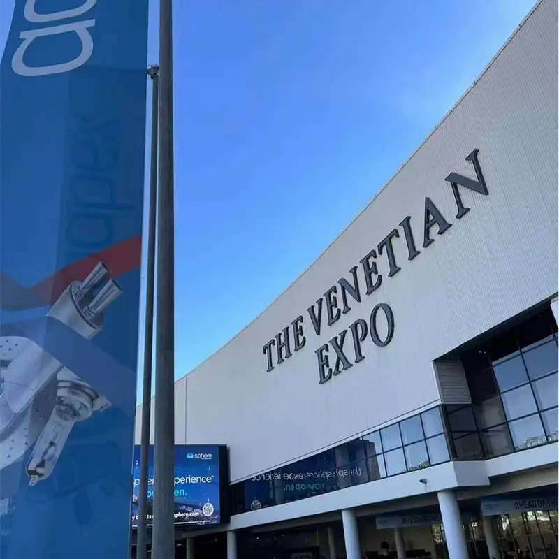 Luxfighter Car Lead Headcashing في Aapex 2023 Las Vegas